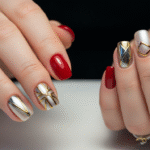 Paznokcie na wesele do czarnej sukienki – na jakie kolory warto postawić? Idealnie połączenia kolorystyczne